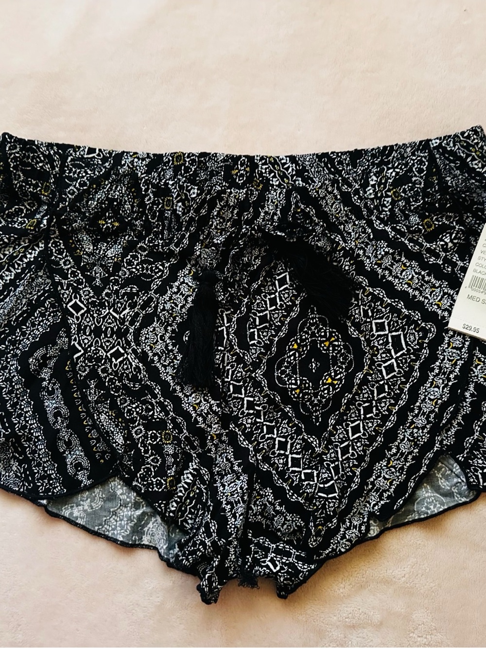 ME to We NWT women’s size Medium shorts